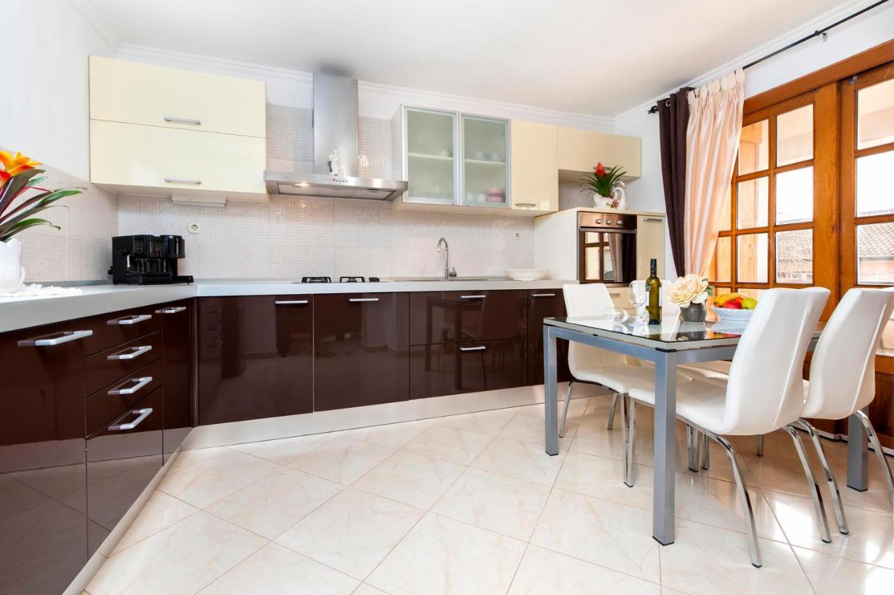 Apartments Divna Rovinj Exterior foto
